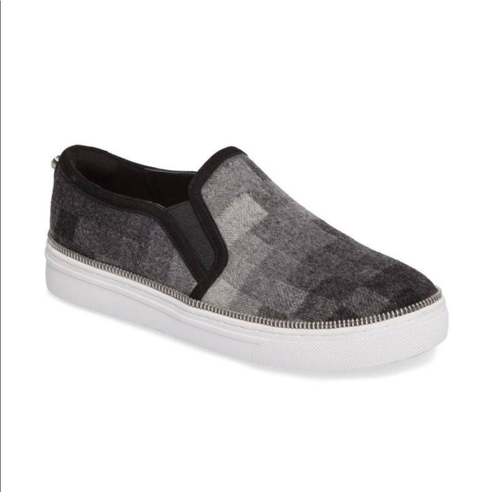 Slip on sneaker